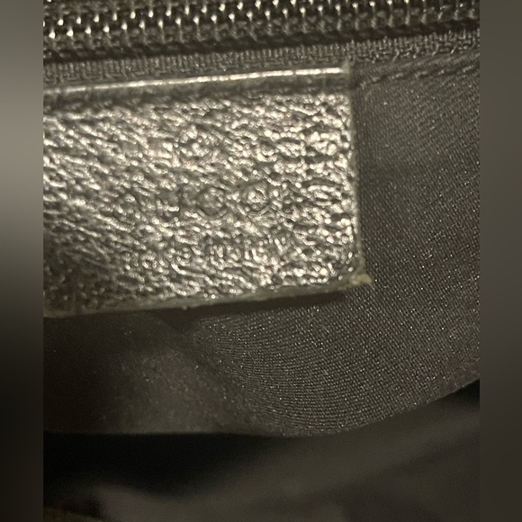 COPY - GUCCI SHERRYLINE TOTE/HANDBAG EUC WITH GG SIGNATURE THROUGHOUT THE BAG.… - Picture 4 of 9